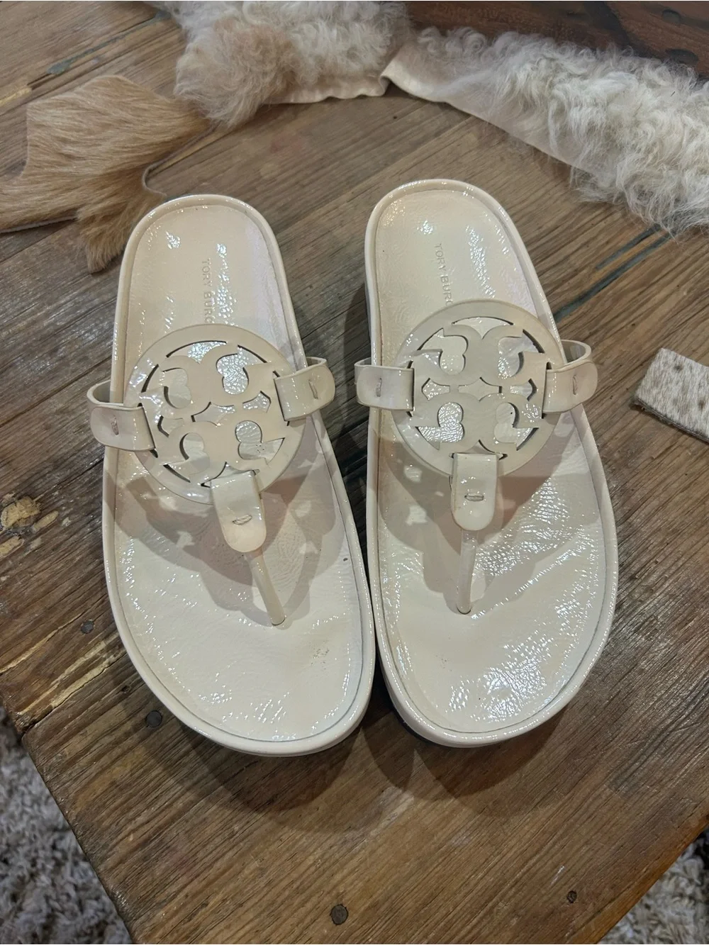 Tory Burch Patent Leather Miller Thong Sandals - Cream
